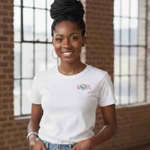 Broche de solapa Jack and Jill Pink VOTE con borde de perlas, accesorio llamativo para el día de las elecciones - Product Image 2