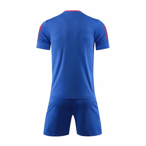 Conjunto de Camiseta de Fútbol Sublimada con Detalles en Rojo y Azul para Hombre, Manga Corta, Absorbe la Humedad, Ajuste Atlético, Uniforme de Fútbol - Product Image 3