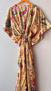 Robe kaftan en coton beige à imprimé floral paisley pour femmes, robe maxi bohème pour la plage et les vacances - Product Image 3