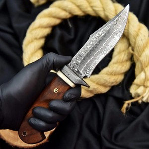 Cuchillo Bowie Maysara Forge de Acero de Damasco con Hoja Fija para Caza, Desollado y Camping, Mango Personalizado de Madera de Palisandro con Funda - Product Image 2