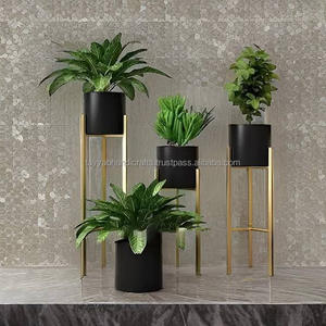ที่ปลูกต้นไม้ชุบทองโลหะพร้อมขาตั้งทรงกลมแบบพับได้ดีไซน์หรูหราในร่มจากอินเดีย - Product Image 2