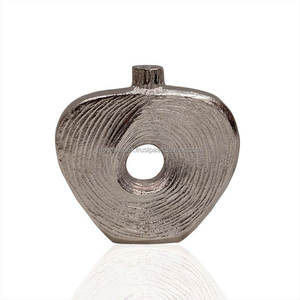 Vase à fleurs en aluminium de style moderne, nouvel arrivage, fait à la main en Inde, écologique, de haute qualité, vase de table, décoration d'intérieur - Product Image 6