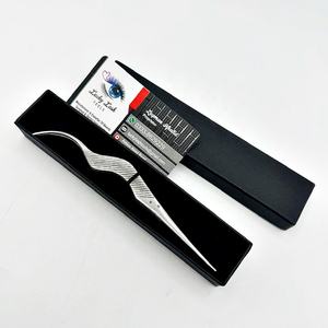 Pince à cils en acier inoxydable personnalisée, outil d'application de cils pointus avec logo personnalisé, haute qualité pour l'application de faux cils - Product Image 1