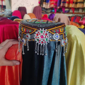 Pulsera de Monedas Tribales Afganas Bellamente Detallada con Múltiples Filas de Monedas Pequeñas Colgantes y Detalles de Cuentas Coloridas - Product Image 1