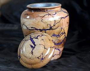 Urne funéraire en métal artisanale de haute qualité pour cendres humaines, élégante et classique, conteneur de crémation pour adulte, urne funéraire artisanale à prix avantageux - Product Image 1