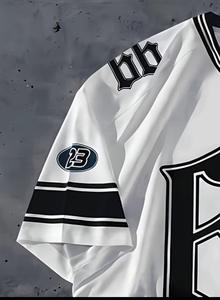 Camiseta de poliéster tejido con estampado digital de icono de coche de carreras, estilo casual urbano, transpirable, ecológica y antipilling. - Product Image 4