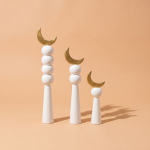 Juego de Adornos Decorativos Modernos de Madera Blanca con Detalles en Dorado Elegantes pilares con cuentas para el hogar contemporáneo y decoración festiva del Eid. - Product Image 1