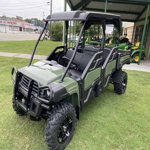 Véhicule utilitaire John Deere 825M S4 de qualité supérieure, transmission automatique 4x4, intérieur confortable, construction robuste - Product Image 2