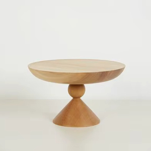 Base Redonda de Madera para Pastel con Bordes Lisos Diseñada para una Presentación Elegante de Postres - Product Image 1