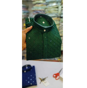 Kurta pyjama traditionnel pour homme, confectionné en tissu rayonne avec un motif chikan fait main, idéal pour les festivals, les cérémonies et les occasions ethniques. - Product Image 5