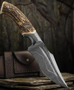 Cuchillo Zombie de Acero de Damasco con Hoja de Punta Caída y Mango de Asta de Ciervo para Uso en Exteriores - Product Image 2