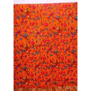 Couverture longue en coton réversible, entièrement faite à la main, style Kantha vintage, écologique, imprimée de motifs floraux, pour la maison - Product Image 1