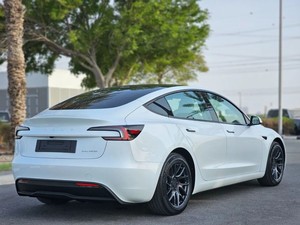 La Model 3 Long Range EST une voiture électrique - Product Image 3