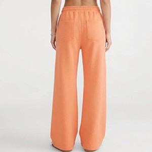 Pantalon de survêtement en molleton orange de haute qualité pour femme, coupe large, taille haute, avec cordon de serrage, décontracté, longueur intégrale, avec logo imprimé - Product Image 5
