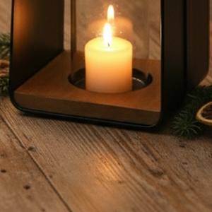 Portavelas de Metal Negro Mate Moderno con Cristal Transparente y Base de Madera, Farol Decorativo Minimalista para Jardín Exterior - Product Image 6