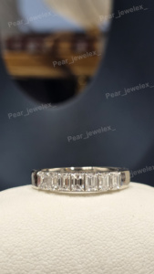 Anillo Minimalista de Moissanita Baguette con Canal de Diamantes, Plata de Ley 925, Media Eternidad, Anillo de Boda Apilable, Joyería de Promesa - Product Image 5