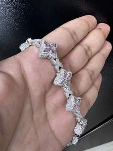 Pulsera de Cadena y Eslabones de Plata de Ley 925 Chapada en Oro con Trébol de Diamantes Dvars y Zafiro Rosa Moissanita para Mujer, de Moda - Product Image 6