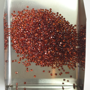 โกเมนสีแดงธรรมชาติ 1.25 มม. ทรงกลมเจียระไนแบบบริลเลียนท์ คุณภาพดีที่สุด พลอยเม็ดเดี่ยวสำหรับทำเครื่องประดับ - Product Image 3