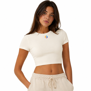 Elegante top corto para mujer con una silueta favorecedora, transpirable, cómodo y de diseño versátil, ideal para un uso cómodo. - Product Image 1