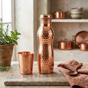 ชุดขวดและแก้วน้ำทองแดงแท้ทรงนาฬิกาทราย งานฝีมือขัดเงาแบบกระจก ลายจุดแบบตอก  สำหรับเครื่องดื่มเพื่อสุขภาพแบบอายุรเวท - Product Image 1