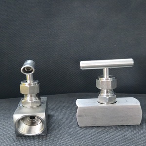 Válvula de Aguja Roscada SS304 ANSI 150 de 1/2 Pulgada con Estructura Angular para Aceite - Product Image 1