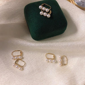 Boucles d'oreilles pendantes fines en perles blanches étoilées à lumière forte de 5-6 mm, style rétro français élégant de Li Na, pour femmes - Product Image 3