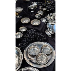 Assiettes rondes en métal avec bols pour servir les aliments, articles hôteliers, vaisselle de table en argent, 100% laiton - Product Image 1