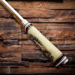 Cuchillo Bowie de Caza y Supervivencia OEM Personalizado Hecho a Mano con Mango de Hueso de Camello Grabado, Hoja de Acero D2 de 13 Pulgadas con Punta Clip, Funda de Cuero, Garantía de 3 Años - Product Image 4
