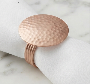 Anneaux de serviette en métal martelé or rose de forme personnalisée, style élégant, pour mariage, hôtel, restaurant, support de serviette personnalisé en usine - Product Image 2