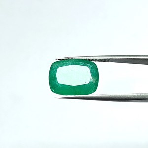 Esmeralda Verde de 8.06 Quilates con Corte Cojín, Piedra Preciosa de Zambia - Product Image 2