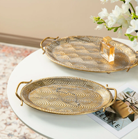 Plateaux de service alimentaire design en laiton vintage Plateaux de service en métal antique avec poignées pour la maison et le restaurant Plateaux de service uniques
