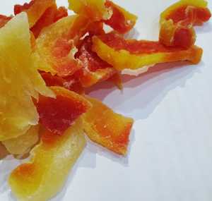 Tranches de papaye séchées de qualité export, faible teneur en sucre, prêtes à consommer, collation de fruits tropicaux, fournisseur en gros OEM ODM 99 Gold Data - Product Image 2