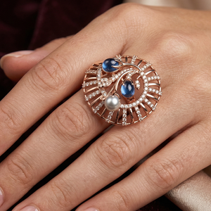Nuevo Anillo de Moda en Oro Rosa con Diseño de Rejilla Redonda, Gema Azul y Centro Floral de Perla Blanca - Elegante Regalo para Bodas y Aniversarios - Product Image 1