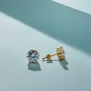 Elegantes Pendientes Solitarios Redondos de Oro de 22K con Corte Brillante en Oro Amarillo, Cierre de Rosca, Joyería Clásica con Piedra Brillante - Product Image 3