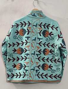 Chaqueta Verde Menta con Cuello Alto, Manga Larga, Bordado Floral, Estilo Boho, Corte Holgado - Product Image 4