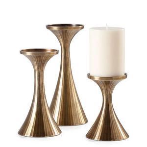 เชิงเทียนโลหะตกแต่งพื้นผิวสีทองสำหรับของตกแต่งบ้านสไตล์โมเดิร์น - Product Image 2