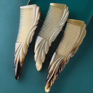 Peigne à cheveux double face gravé sur mesure en corne de buffle, étanche, outil démêlant pour la maison et les voyages, favorise la circulation sanguine - Product Image 2