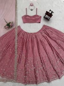 Ensemble de lehenga rose clair en satin japonais, orné de paillettes et de broderies Zari faites à la main - Product Image 6