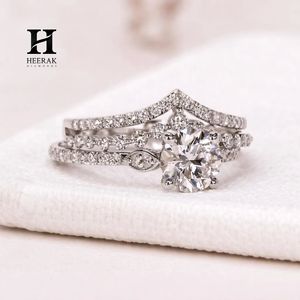 Anillo de compromiso de lujo con diamante cultivado en laboratorio de corte redondo, conjunto de 3 piezas, tiara, corona, anillo curvo tipo chevron para novia - Product Image 5
