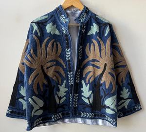 Veste réversible matelassée Cotrise, style vintage, broderie florale Suzani, style bohème, ouverte sur le devant |   Coton biologique automne/hiver - Product Image 1