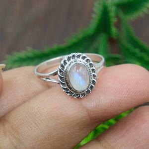 Bague en argent sterling 925 avec pierre de lune blanche naturelle, faite à la main, vintage, ovale, cabochon, pour femme, bijou minimaliste, cadeau - Product Image 1
