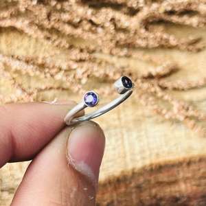 Bague ouverte en améthyste pour femme, minimaliste et délicate, en argent sterling, finition plaquée argent, design moderne avec pierre précieuse, pour mariage et fête - Product Image 6