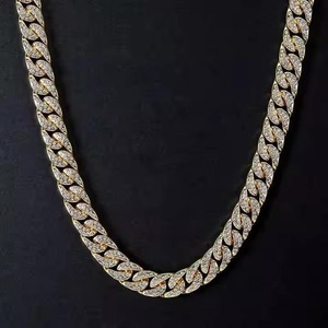 Collier chaîne hip-hop tendance avec finition plaquée or pour les artistes de la musique urbaine et les accessoires de luxe - Product Image 2