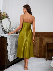 Elegante Camisón de Satén sin Mangas con Cuello en V para Mujer, Color Sólido, Largo hasta la Rodilla, Corte Holgado, Ropa de Dormir, Talla Grande, Estilo Veraniego, Ropa para Adultos - Product Image 4