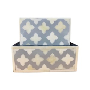 Ensemble de sous-verres en os incrusté, noir et blanc, géométrique, moderne, écologique, fait main, durable, épaisseur 4 mm, diamètre <300 mm, ILAHI's Uttar - Product Image 6