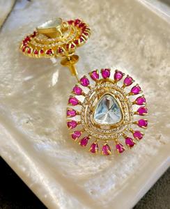 ต่างหูแบบหนีบด้านหลังประดับเพชรโมอิสซาไนต์คุณภาพดีที่สุด ดีไซน์ทันสมัย ชุบทอง เหมาะสำหรับผู้หญิง สวมใส่ในงานเลี้ยงตอนเย็น - Product Image 3