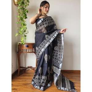 ATRACTIVA IMPRESIÓN DIGITAL DE LINO CON BORDE DE PLATA TRABAJO SAREE CON BOLUSE SIN COSTAR NEGRO - Product Image 1