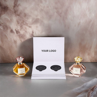 Parfum solide vegan de luxe, eau de parfum, fabrication artisanale, huiles naturelles de qualité, parfum durable, écologique, portable, sans alcool