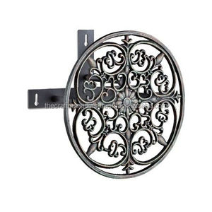 Support mural pour tuyau en fer vintage avec des motifs en spirale artistiques, parfait pour les murs de jardin charmants et attrayants - Product Image 2