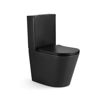 WC monobloc élégant noir sans rebord, à poser au sol, avec base antidérapante et fonctionnement silencieux, idéal pour les hôtels familiaux